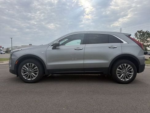 Used 2025 Cadillac XT4 Premium Luxury FWD image 2