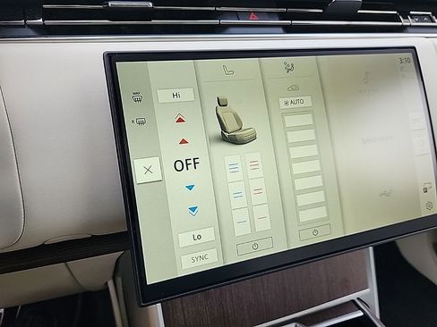 Used 2025 Land Rover Range Rover Long Wheelbase SE image 14