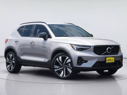 Used 2026 Volvo XC40 B5 Ultra w/ Protection Package Premier AWD/4WD image 2