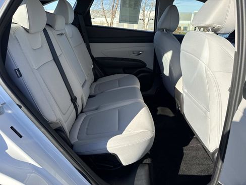 Used 2025 Hyundai Tucson SE image 19
