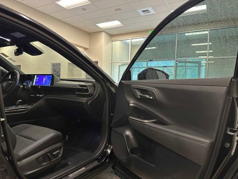 Certified 2023 Toyota Crown XLE image 34