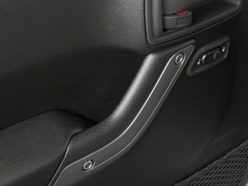 Used 2016 Jeep Wrangler Unlimited Sahara image 16