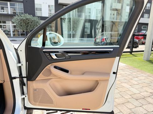 Used 2022 Porsche Macan AWD/4WD image 47