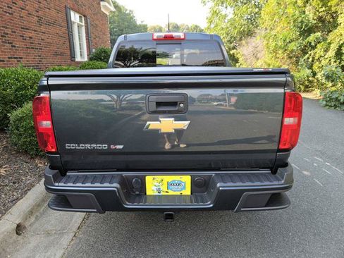 Used 2017 Chevrolet Colorado Z71 AWD/4WD image 4