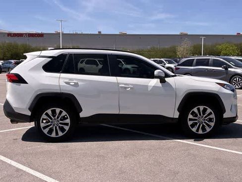 Used 2021 Toyota RAV4 XLE Premium image 7