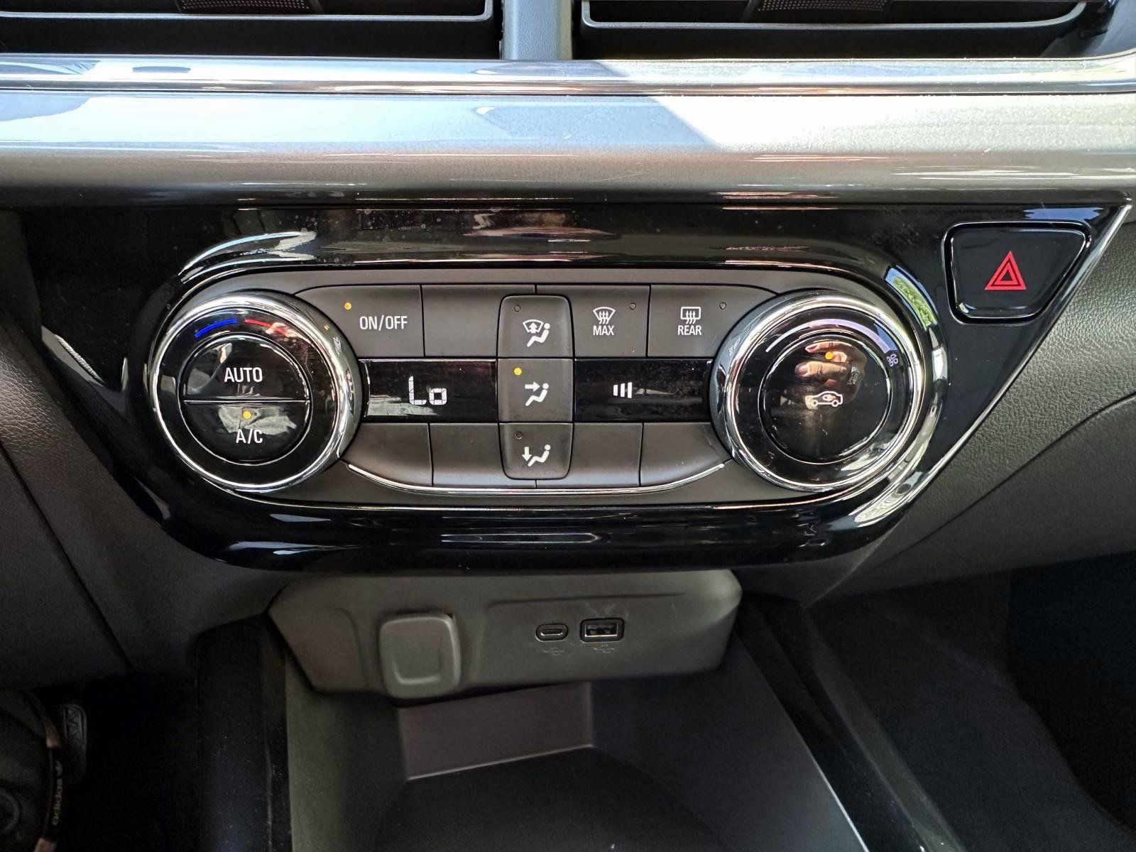 Used 2024 Chevrolet Trax LT FWD image 23