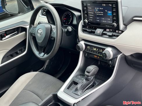 Certified 2020 Toyota RAV4 XLE w/ Convenience Package FWD image 13