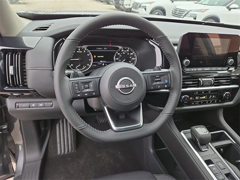 New 2025 Nissan Pathfinder SV w/ Black Appearance Package image 33
