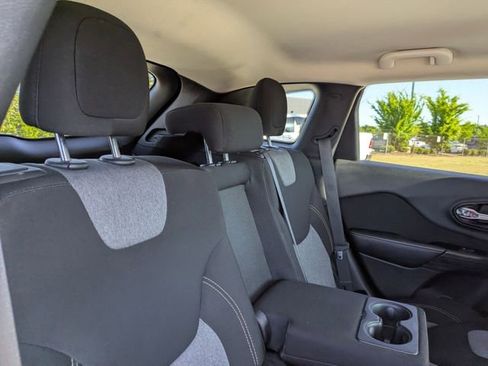 Used 2014 Jeep Cherokee Latitude FWD image 29