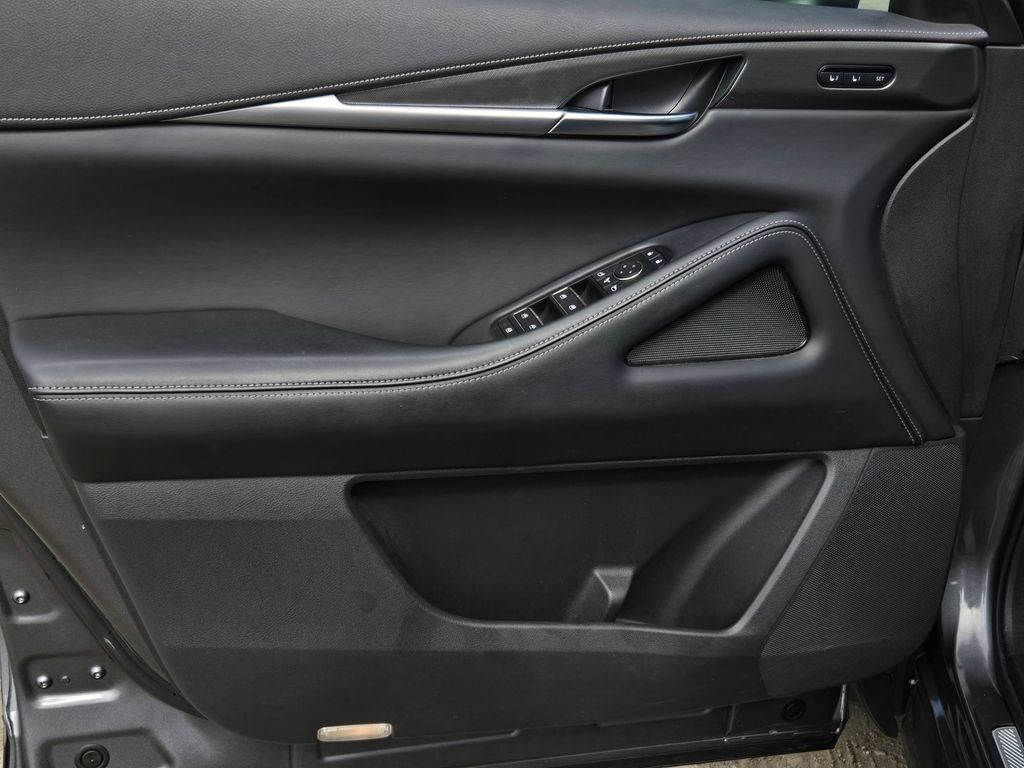 Used 2023 INFINITI QX60 Luxe w/ Cargo Package AWD/4WD image 11