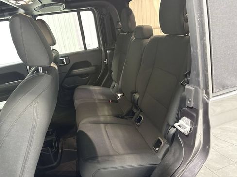 Used 2020 Jeep Gladiator Overland AWD/4WD image 26