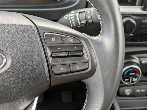 Used 2024 Hyundai Venue SEL image 18