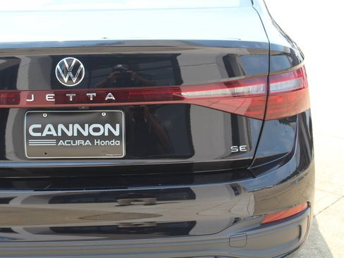 Used 2025 Volkswagen Jetta SE FWD image 5