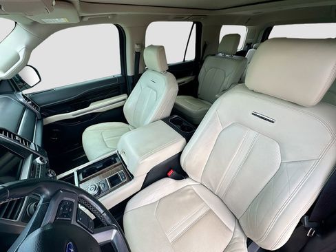 Used 2018 Ford Expedition Platinum RWD image 25
