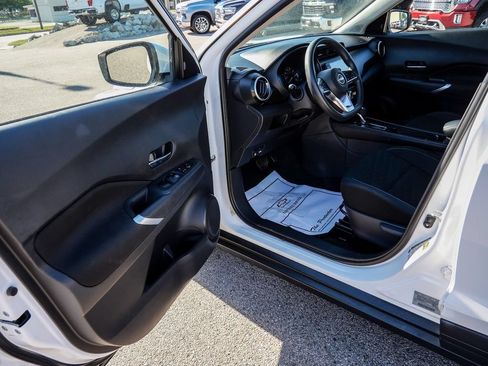 Used 2023 Nissan Kicks SV FWD image 44