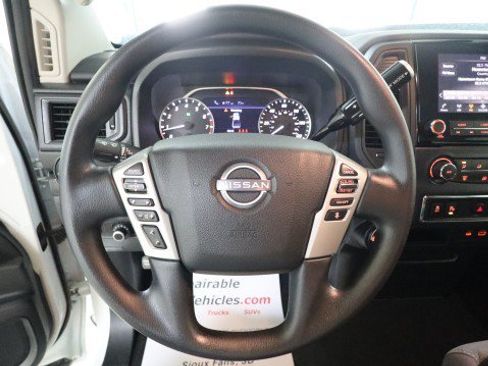 Used 2024 Nissan Titan SV AWD/4WD image 18