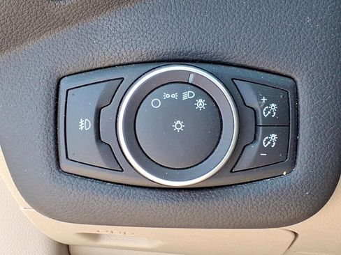 Used 2018 Ford C-MAX Titanium w/ Equipment Group 301A FWD image 14