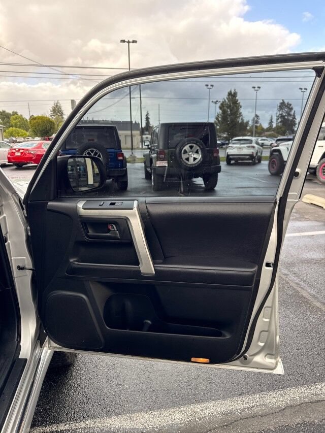Used 2012 Toyota 4Runner Limited AWD/4WD image 16