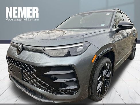 New 2026 Volkswagen Tiguan SE R-Line image 1