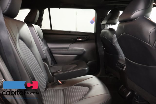 Used 2025 Toyota Highlander XSE AWD/4WD image 29
