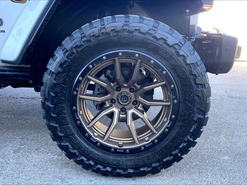 Used 2025 Jeep Wrangler Unlimited Rubicon 392 AWD/4WD image 10
