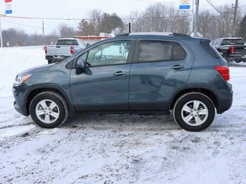 Used 2022 Chevrolet Trax LT w/ LT Convenience Package image 27