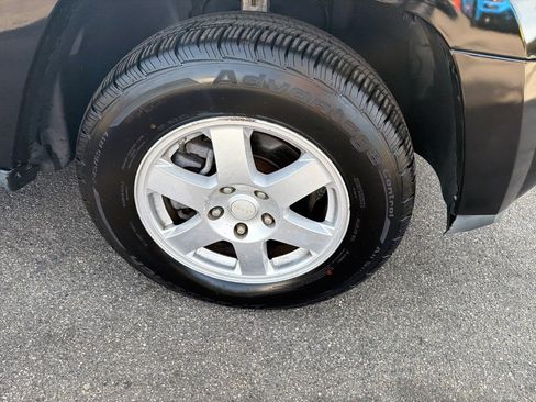 Used 2009 Jeep Grand Cherokee Laredo image 4