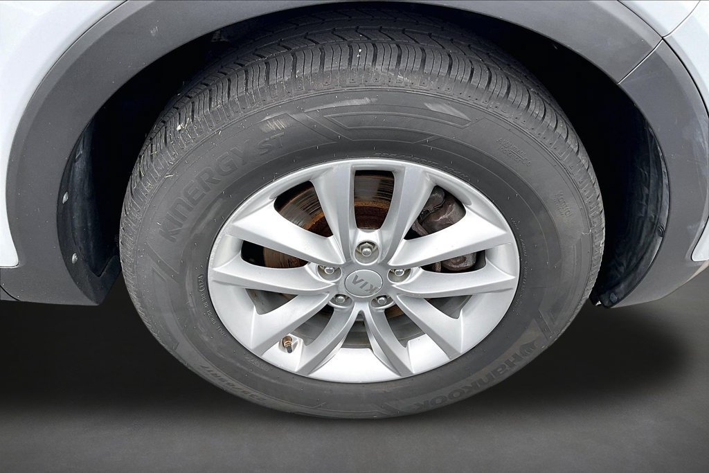 Used 2017 Kia Sorento AWD image 30