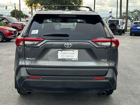 Used 2021 Toyota RAV4 XLE w/ Convenience Package FWD image 7