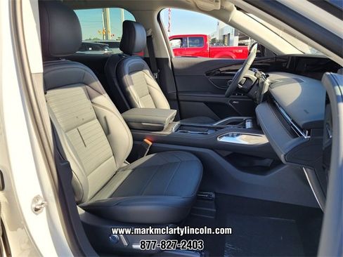 New 2026 Lincoln Nautilus Reserve image 11