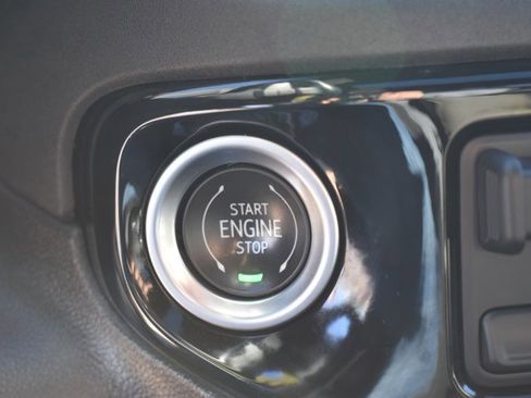 Used 2023 Chevrolet Silverado 1500 ZR2 w/ Technology Package image 32