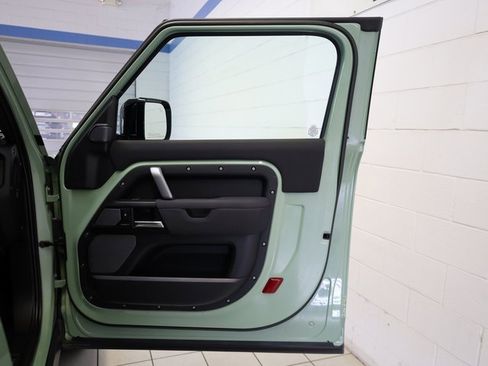 Used 2023 Land Rover Defender 110 75th Limited Edition image 32