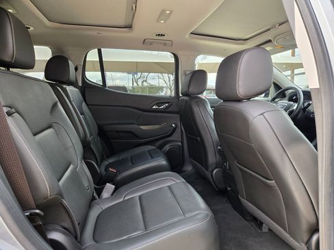 Used 2023 GMC Acadia SLT w/ Elevation Edition image 28