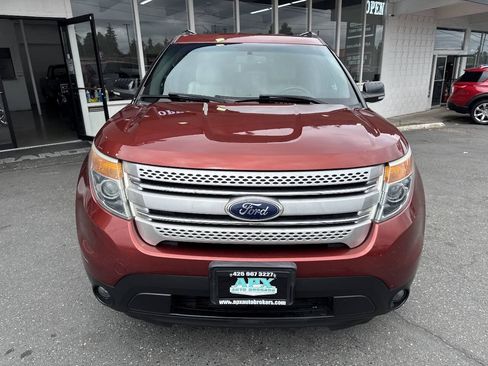 Used 2014 Ford Explorer XLT w/ Equipment Group 202A AWD/4WD image 11