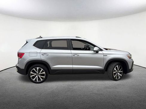 Used 2024 Volkswagen Taos SE image 13