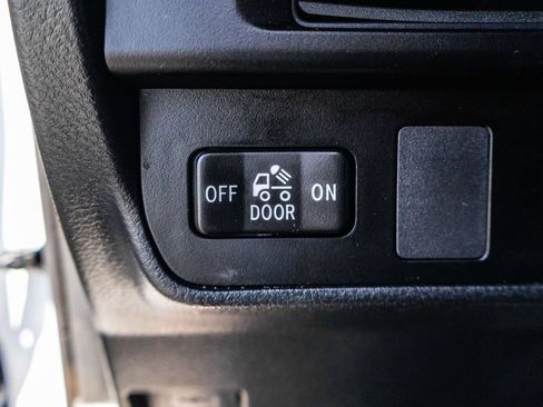 Used 2017 Toyota Tacoma SR5 w/ Tow Package RWD image 43