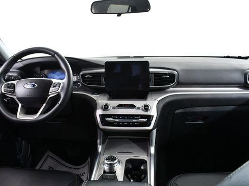 Used 2023 Ford Explorer XLT w/ Equipment Group 202A image 7