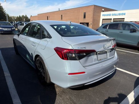 Used 2024 Honda Civic Sport image 2