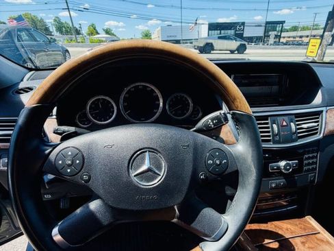 Used 2013 Mercedes-Benz E 350 4MATIC Sedan image 10