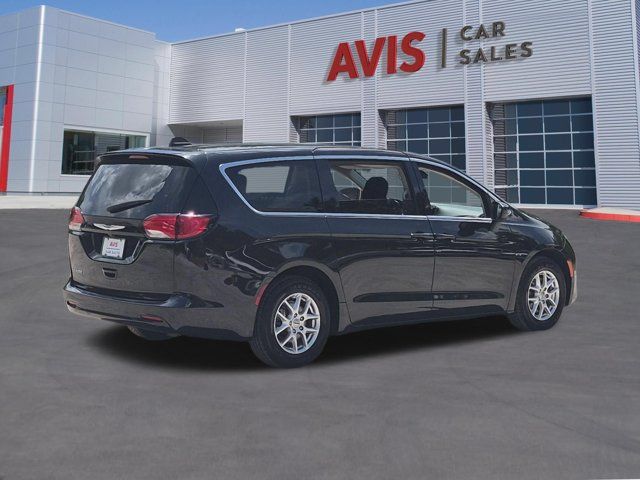 Used 2023 Chrysler Voyager LX FWD image 6