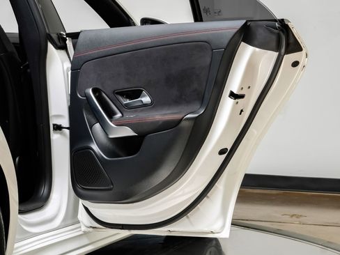 Used 2023 Mercedes-Benz CLA 250 4MATIC image 43