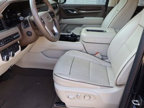 Used 2024 GMC Yukon Denali w/ Advanced Technology Package AWD/4WD image 17