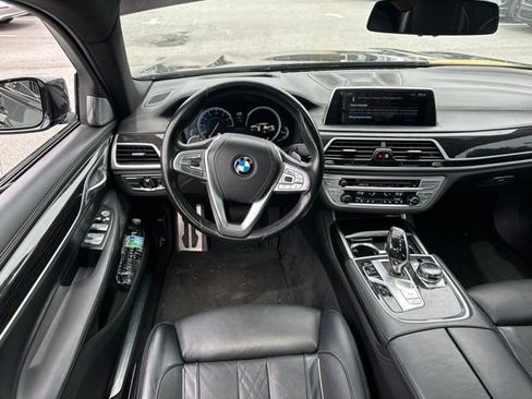 Used 2017 BMW 750i RWD image 20