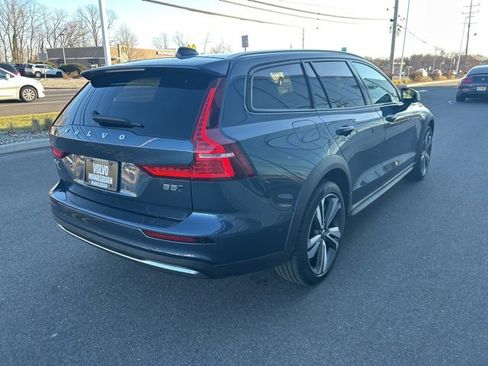 Used 2025 Volvo V60 B5 Cross Country Plus image 5