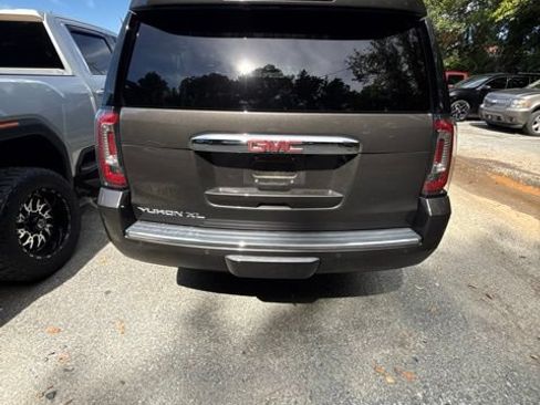Used 2019 GMC Yukon XL Denali w/ Denali Ultimate Package AWD/4WD image 6