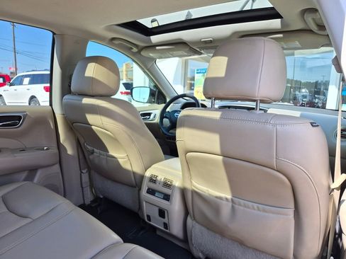 Used 2017 Nissan Pathfinder Platinum image 32