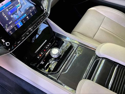 Used 2024 Jeep Wagoneer 4WD w/ Premium Group I image 14