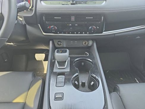 Used 2024 Nissan Rogue SL w/ SL Premium Package FWD image 3