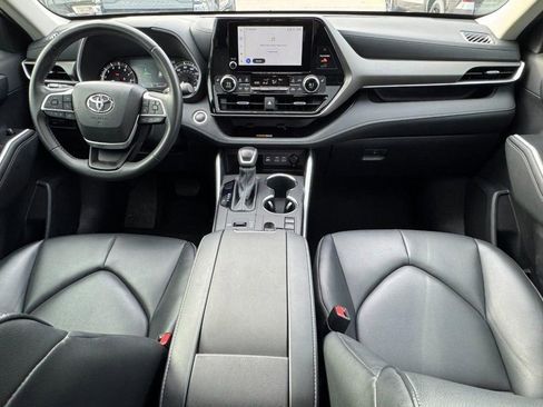 Used 2024 Toyota Highlander XLE image 12