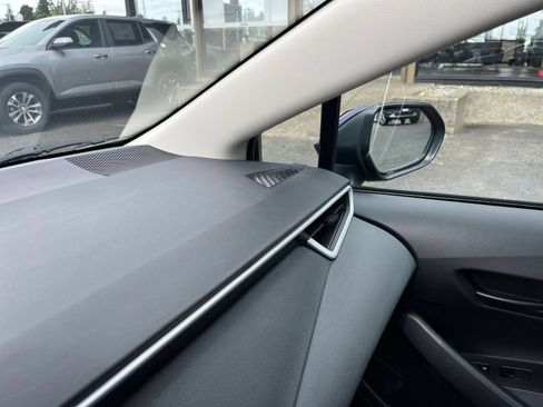 Used 2025 Toyota Corolla LE FWD image 35